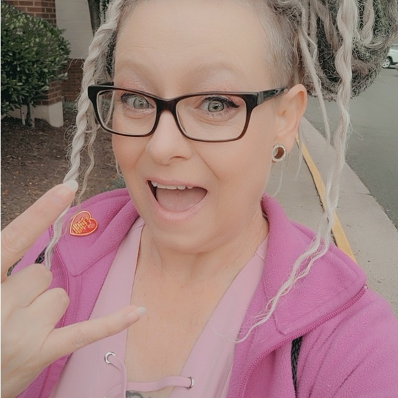 Meet your Posher, Christina - Picture 5 of 6